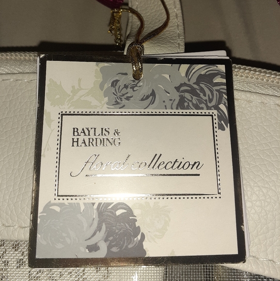 Baylis & Harding Floral Collection - Picture 2 of 4